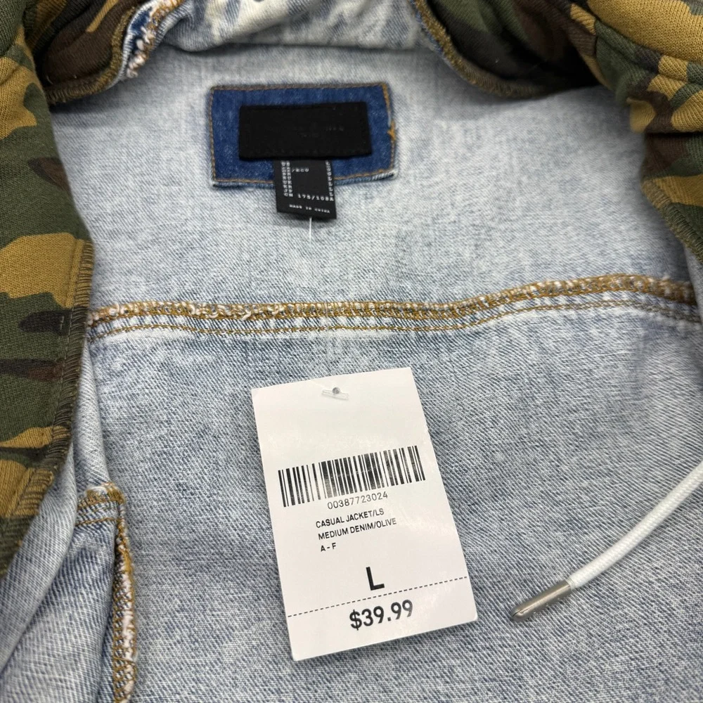 Forever 21 Men’s Light Wash Denim Jacket Camo Hood Size Large Distressed New